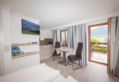 TV a/nebo společenská místnost v ubytování Appartement Haus Sonnenheim