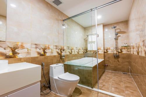 Un baño de Tokyo Hotel Phan Rang