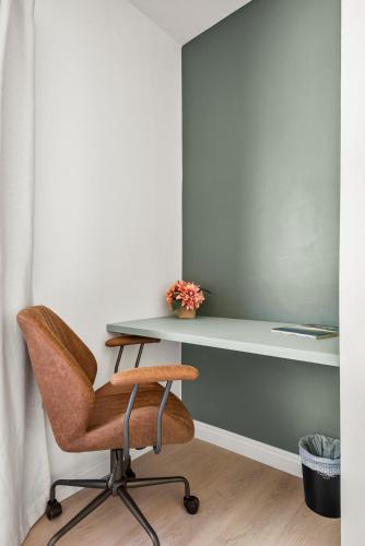 Gambar di galeri bagi Luxury 6BR Retreat Fast WIFI, Dedicated Workspaces di Hesperia