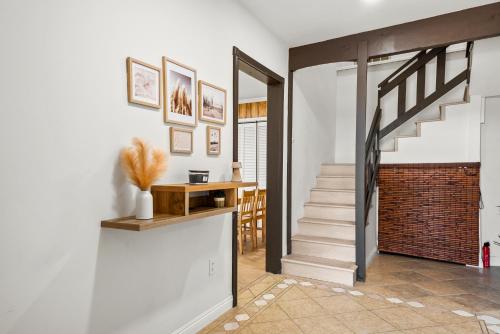 Gambar di galeri bagi Luxury 6BR Retreat Fast WIFI, Dedicated Workspaces di Hesperia