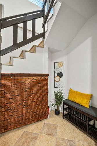 Gambar di galeri bagi Luxury 6BR Retreat Fast WIFI, Dedicated Workspaces di Hesperia