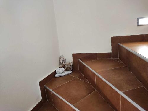 a set of stairs in a room with brown at Seagulls - Within walking distance from sea! in Petriaí