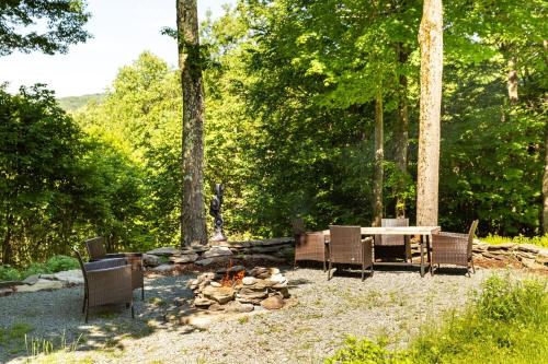 a backyard with a table and chairs and a fire pit at Roscoe Retreat in Roscoe