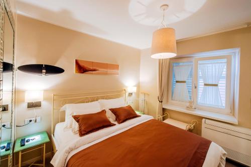 Ένα ή περισσότερα κρεβάτια σε δωμάτιο στο Suites One