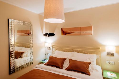 Posteľ alebo postele v izbe v ubytovaní Suites One
