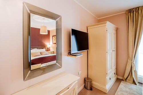 Μια τηλεόραση ή/και κέντρο ψυχαγωγίας στο Suites One