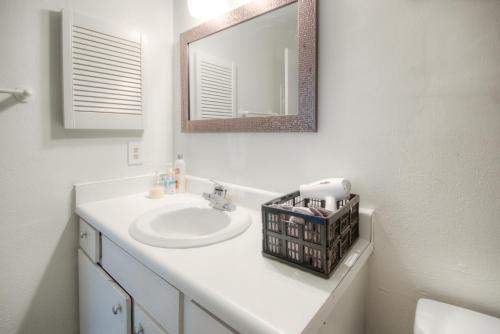 Koupelna v ubytování Spacious 3BR, 2BA Condo near Medcenter & NRG