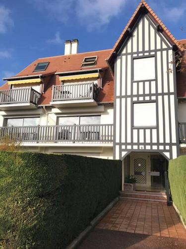 Cocon douillet 4 personnes à Deauville, 7min à pied de la plage