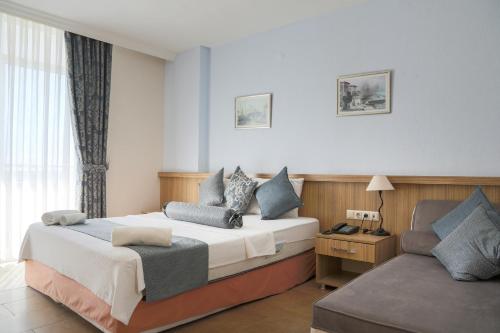 Ένα ή περισσότερα κρεβάτια σε δωμάτιο στο Ponz Hotel