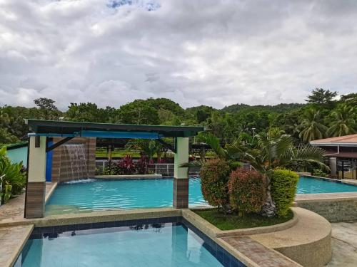 Swimming pool sa o malapit sa green aa garden resort