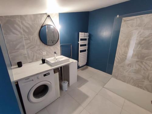 Ένα μπάνιο στο Maison Studio 4 personnes avec mezzanine