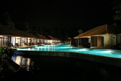 Bazén v ubytování Blue Bay Resort - Access to Pool and Beach-Phuket & Krabi nebo v jeho okolí