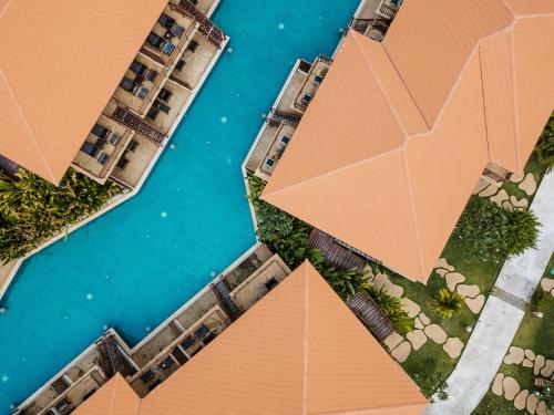 Bazén v ubytování Blue Bay Resort - Access to Pool and Beach-Phuket & Krabi nebo v jeho okolí