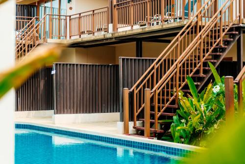 Bazén v ubytování Blue Bay Resort - Access to Pool and Beach-Phuket & Krabi nebo v jeho okolí