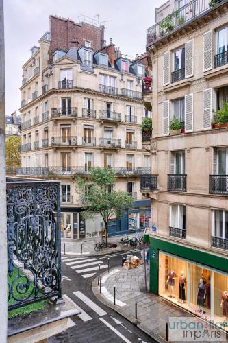 23 - Charming 3BDR Parisian Apartment in Montorgueil