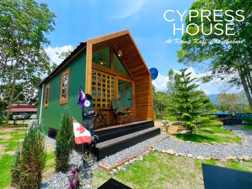 a house with a green and wooden house at แคมป์คาฟ จันทบุรี ( Kamp Kaff) in Ban Khlong Som (1)