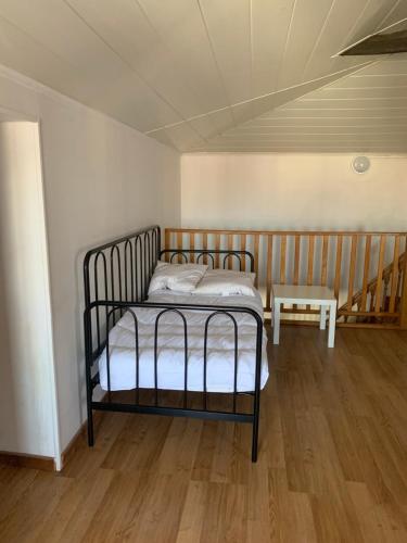 a bed in a room with a wooden floor at Le Nid in Éclaron