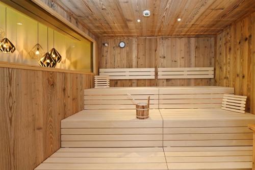 Gallery image of Gasthaus & Pension Alphorn in Lech am Arlberg