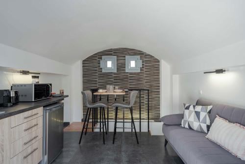Η κουζίνα ή μικρή κουζίνα στο BlackStone Luxury Suites
