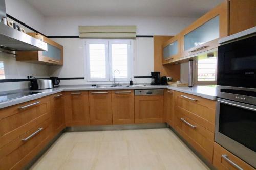 Dapur atau dapur kecil di TESS Villa Jocalo