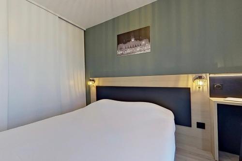 Postel nebo postele na pokoji v ubytování City Résidence Tours