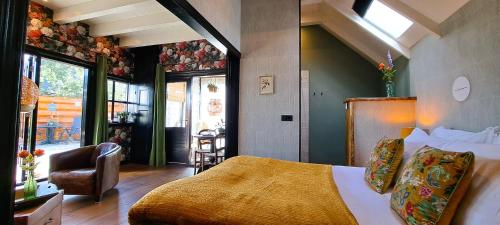 a bedroom with a bed and a chair in it at Bed & brochje By ús thús in Ternaard