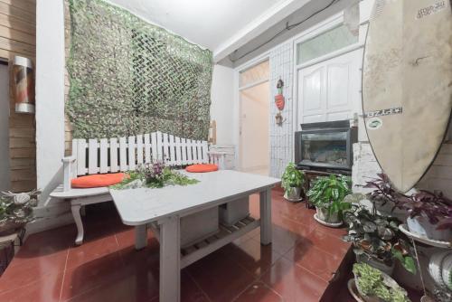 Κήπος έξω από το RedDoorz near Terminal Pasir Hayam Cianjur