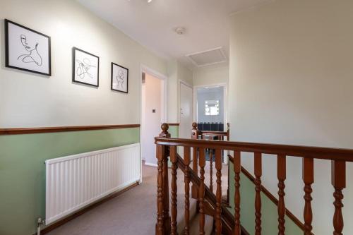 Gallery image of Sunset - 3 Bedroom House With Parking in Earley