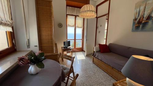 Grazioso bilocale con vista mare – Photos 3