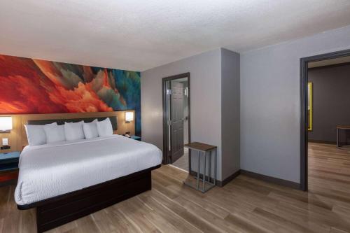 a bedroom with a bed and a painting on the wall at La Quinta by Wyndham New Braunfels in New Braunfels