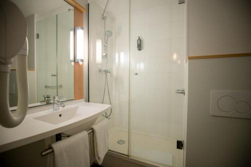 a bathroom with a sink and a shower at ibis Limoges Centre in Limoges