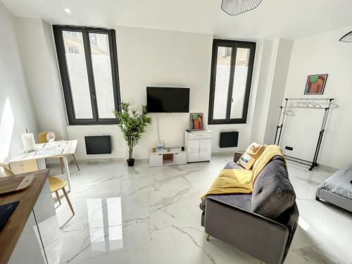 Marseille, Vieux-Port , Noailles, Grand Studio