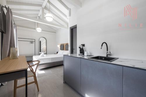 Phìlus, Nilie Hospitality MGMT