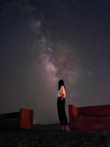 Tetamu yang menginap di Wadi Rum Candles Camp