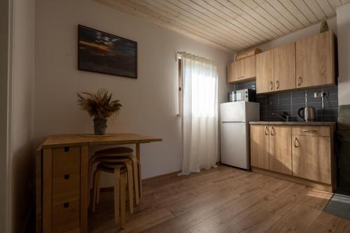 Kuchyňa alebo kuchynka v ubytovaní Domki Jasicówka pod Łysą Górą