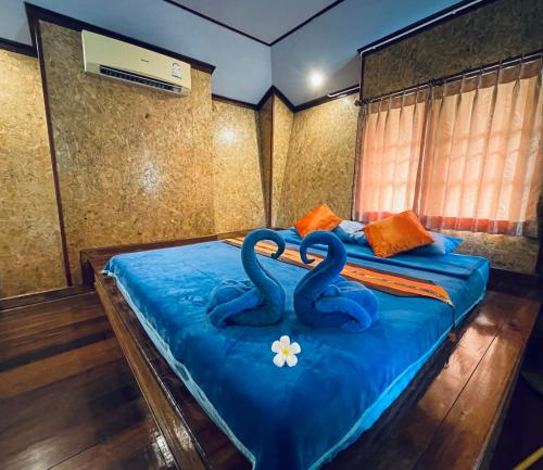 Letto o letti in una camera di Markhouse Bungalow Ko Kut