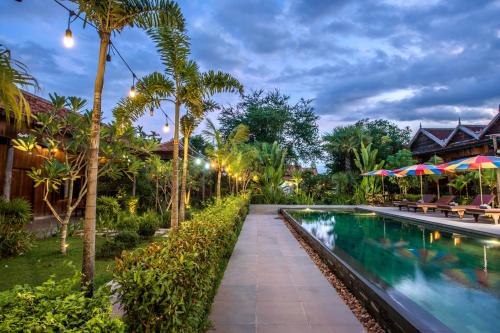 Πισίνα στο ή κοντά στο Phum Khmer Lodge - Village Cambodian Eco-Lodge