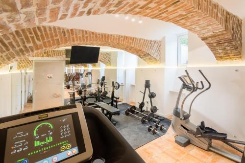 a fitness room with a gym with tread machines at Best Western Plus Celebrity Suites in Vienna
