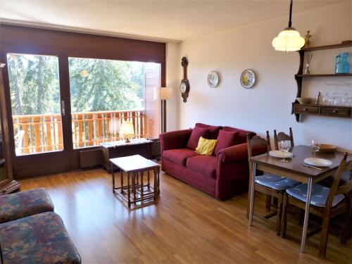 Χώρος καθιστικού στο Apartment Les Faverges 5 by Interhome