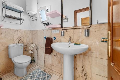 Ένα μπάνιο στο Apartments GINA y VISTA OCEANO