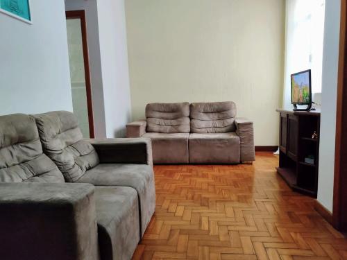 a living room with two couches and a television at Apartamento completo no centro in Teresópolis