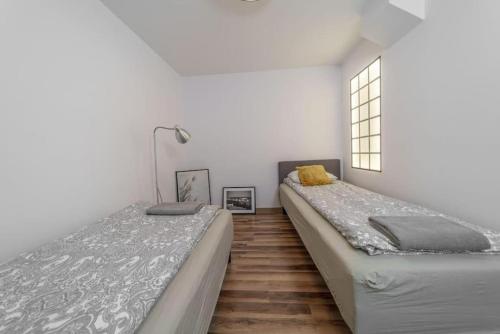 two twin beds in a room with a window at Modern And Cozy - City Center - Dobra27 in Warsaw