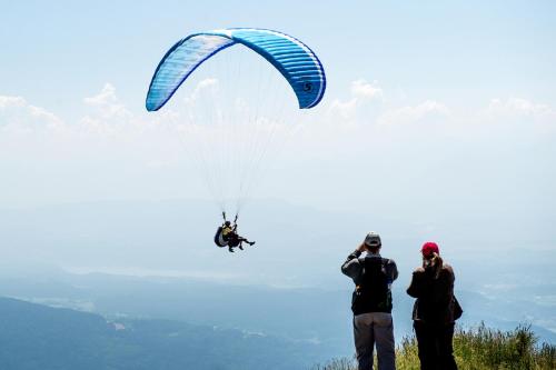 a person riding a paraglider on top of a mountain at Gerlitzen-Apartments in Kanzelhöhe