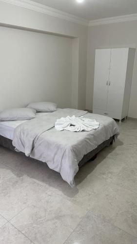 A bed or beds in a room at HAYAL SUİTE'S