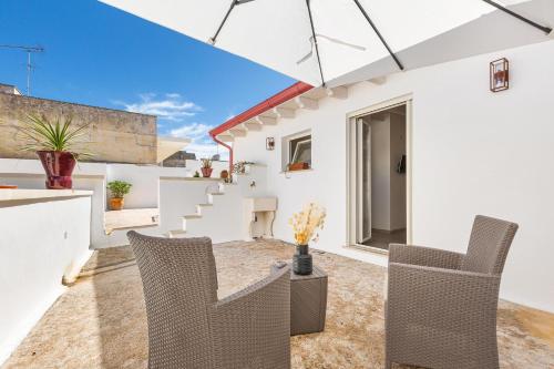 a patio with chairs and stairs in a house at Dimora Ferente in Salve