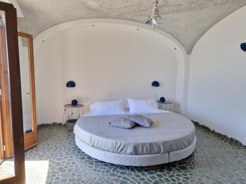 Ένα ή περισσότερα κρεβάτια σε δωμάτιο στο HOLIDAY double