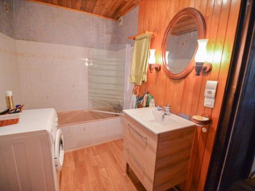 a bathroom with a sink and a bath tub at Appartement Valloire, 2 pièces, 5 personnes - FR-1-263-161 in Valloire