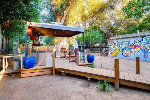 Taman di luar Smart Eclectic ART HOUSE near the beat