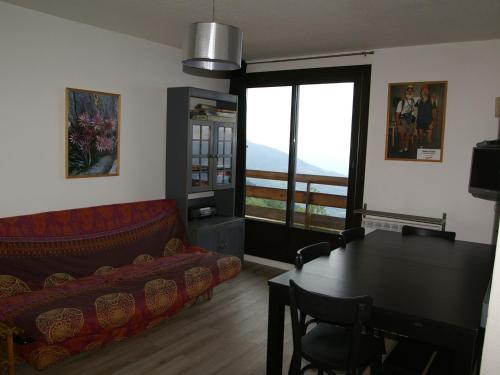 3 pièces au pied des pistes avec balcon - 2 chambres, parking, appareil à raclette - FR-1-557-5
