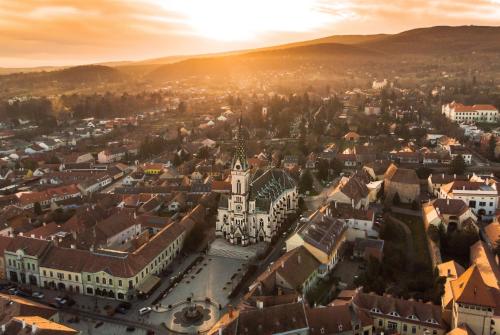 an aerial view of a city with the sun setting at Faház a kilátónál Woodhouse Lux near Kőszeg 6km Szombathely 10km Bük 20km in Lukácsháza